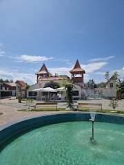 Brambura Park & Upside down House - image 4