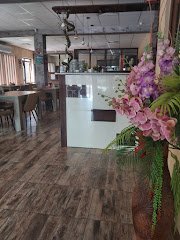 GOLD CAFE&BISTRO - image 6