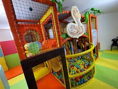 Lions Restaurant-indoor playground - image 8