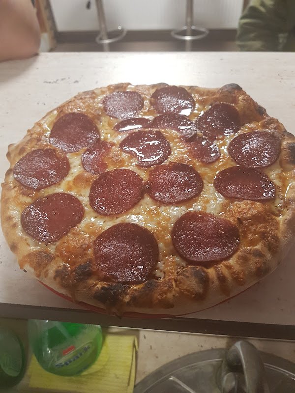 Pizza la noi aici