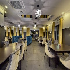 Royal XXL Restaurant - image 7