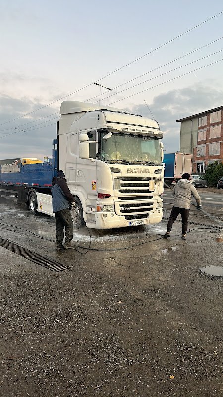 Truck wash restorant